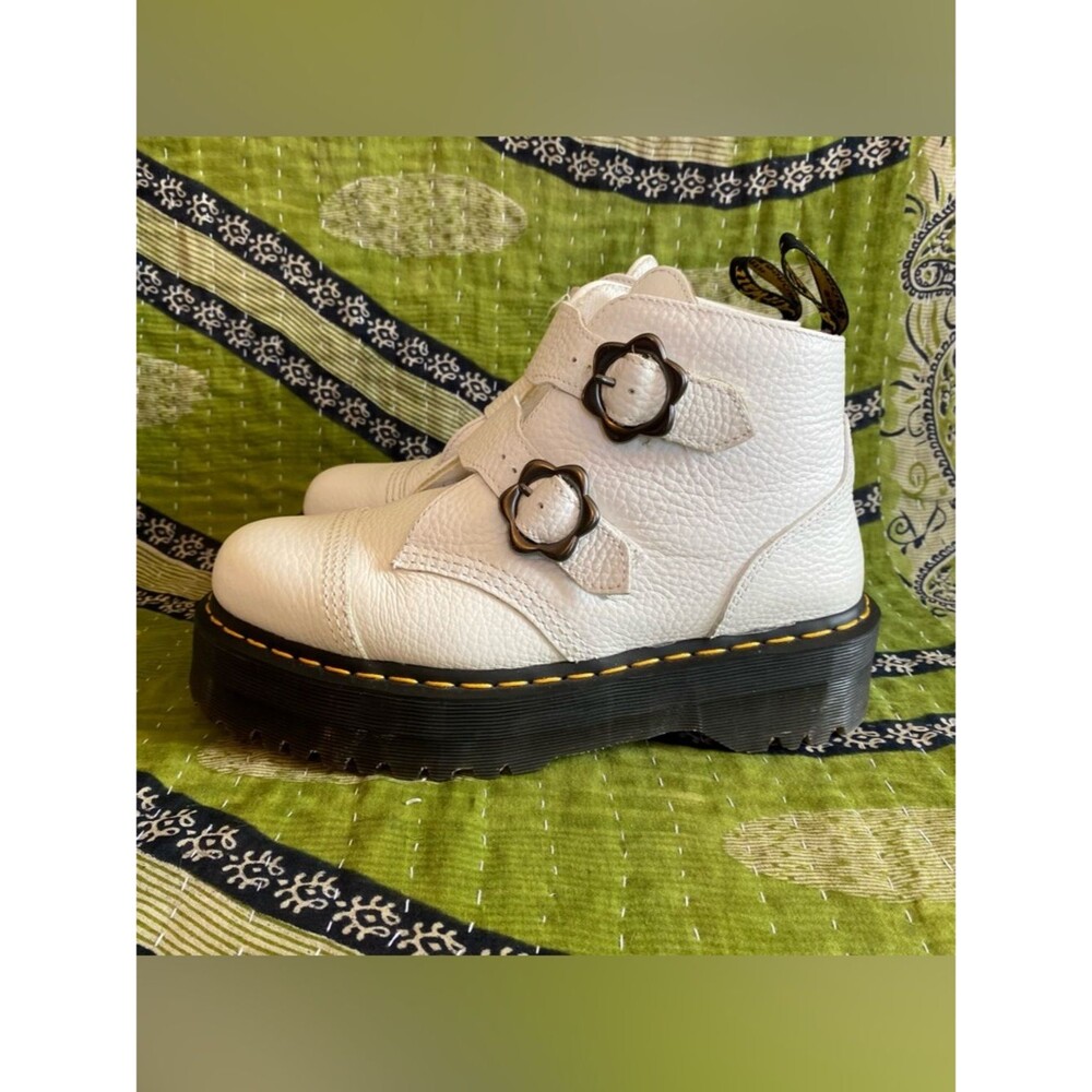 Dr. Martens White Devon Flower Buckle Leather Platform Boots Size UK 7/ US 9 - Picture 5 of 13